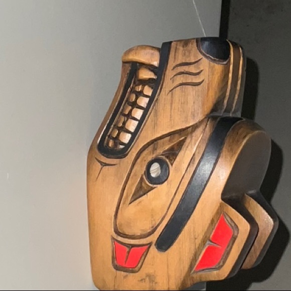 Northwest Coast–Style Carved Wooden Animal Head Painted and Inlaid Details - Picture 11 of 16